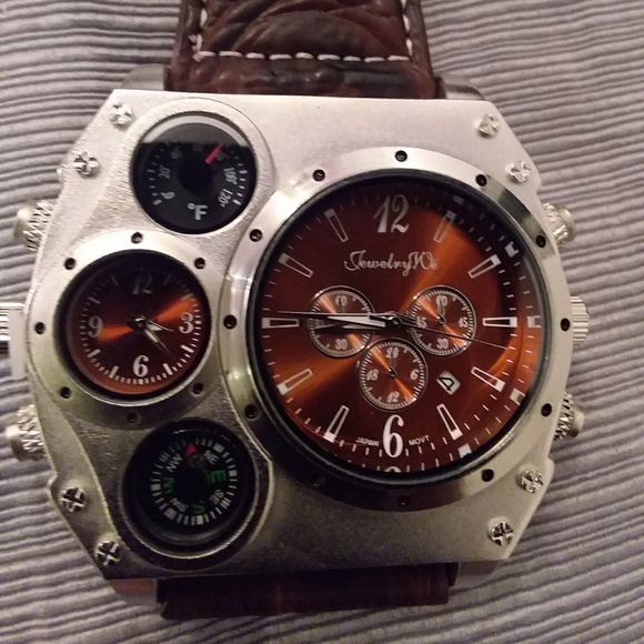 The Ultimate Gentleman's Watch - Picture 2 of 5